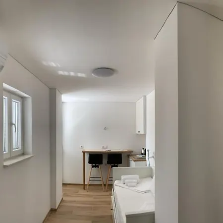 Studio Apartment Zara Apartman Zára
